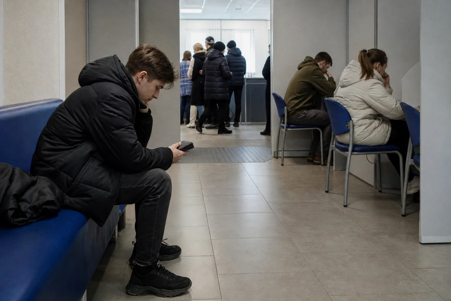 Падение доходов и трудности с поиском работы у молодежи: что важно знать