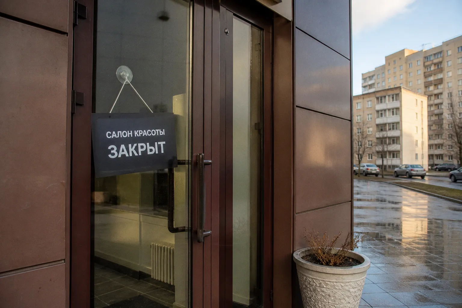 Почему в России массово закрываются салоны красоты и что это значит для клиентов