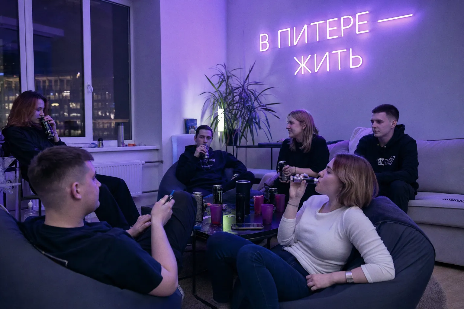 Почему зумеры массово отказываются от алкоголя в пользу вейпов и энергетиков